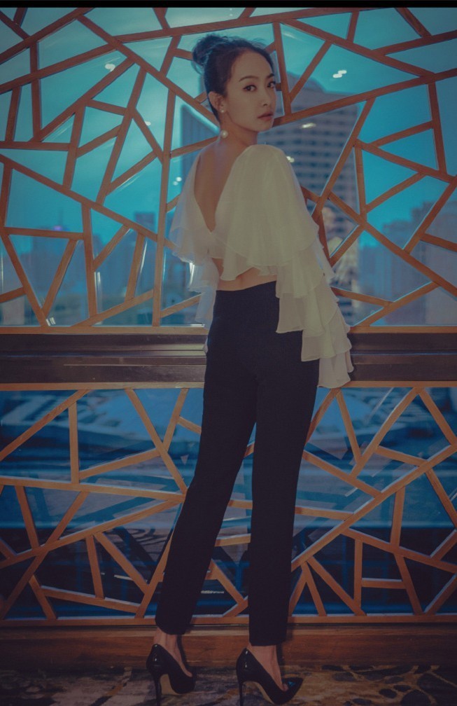 宋佳和杨幂穿衣搭配,杨幂宋佳靠一个发型变少女