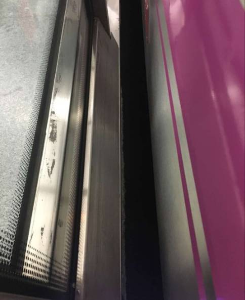 澶瑰湪鍦伴搧灞忚斀闂ㄥ拰鍒楄溅涔嬮棿,涓婃捣鍦伴搧涔樺琚す鍦ㄥ睆钄介棬鍐呴儴