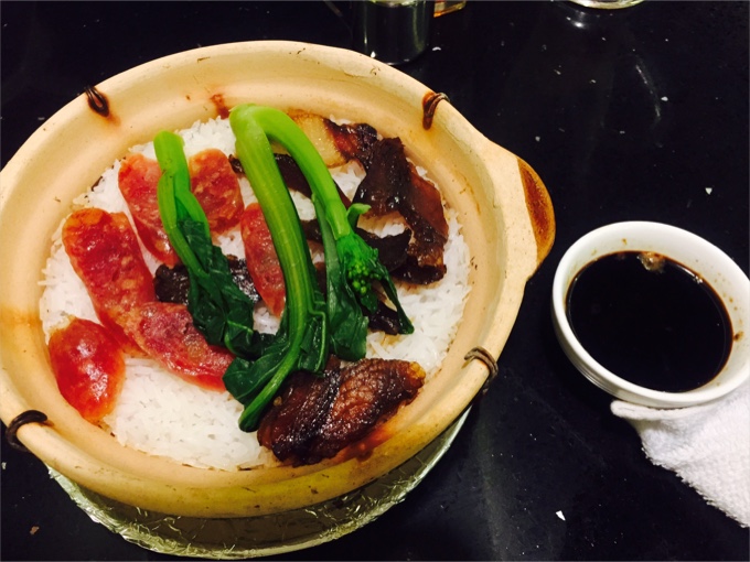 横向食评丨一场关于煲仔饭的厮杀