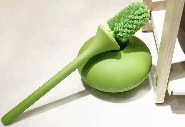 坐在马桶上思考吃什么,坐在马桶上思考的人