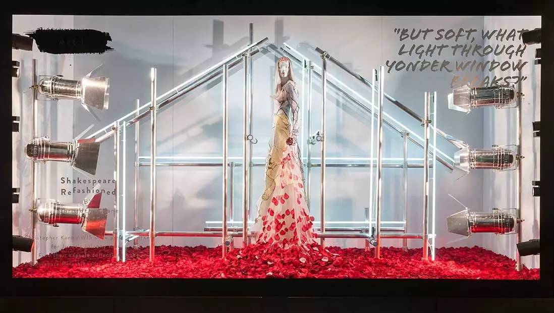 不必花钱去剧院，这间商店里每次转身都是一出精装大戏