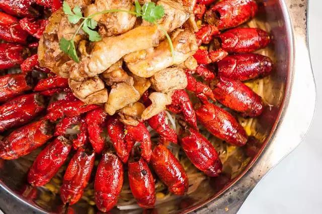 老板壕打5.8折，​全年无休摄魂小龙虾，逼爆头我都要吃到Ta