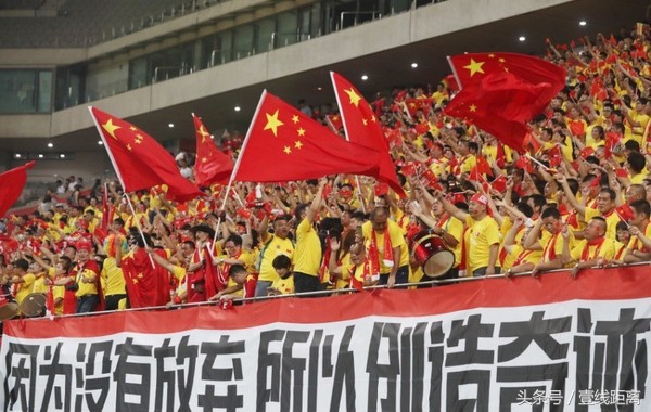 我们还欠国足一张门票,“银狐”中国足球迟到的“里”物