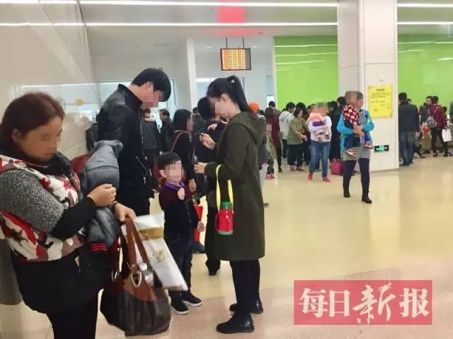 医院儿童看病爆满,儿童看病能去小诊所吗