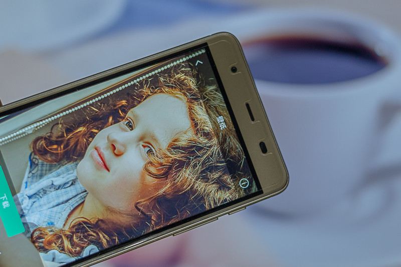 微信QQ能八开,刷脸手机小辣椒S33才安全