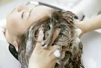 头发油腻用醋洗头有用吗,染头发后用醋可以洗头吗