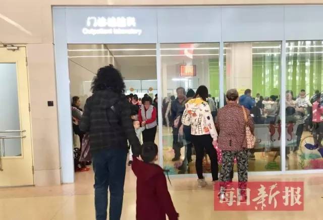 医院儿童看病爆满,儿童看病能去小诊所吗