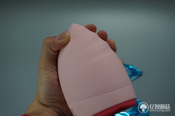 这是一个咬住你就不松口的杯子