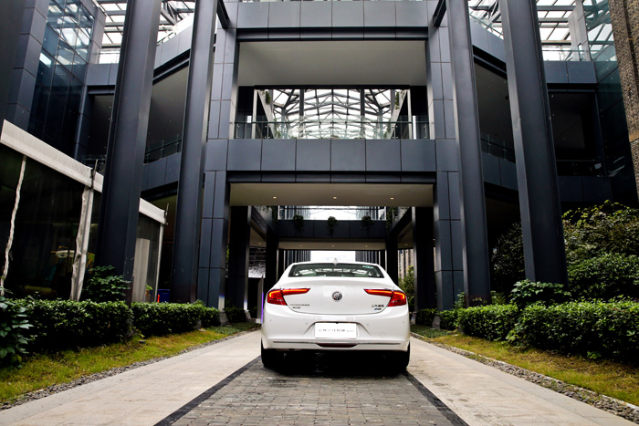 别克君越1.8l混动版评测,别克君越2024款混动版最新价格