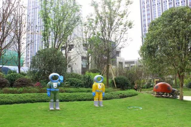 出门见公园，过街是商场，城西这楼盘竟还有优惠