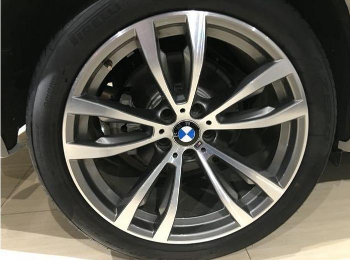 宝马新x5发动机,bmwx5m50i