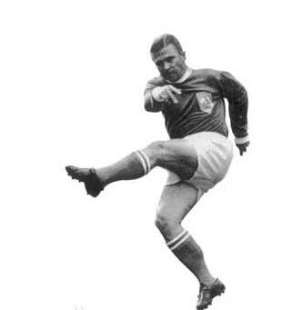 身材不完美但是很匀称,身材不好却踢球厉害的球员