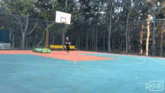 篮球过人招式贴防,在家练背后假转身运球过人