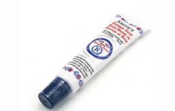 嘴唇起皮如何护唇,嘴唇干裂起皮没有唇膏解决方法