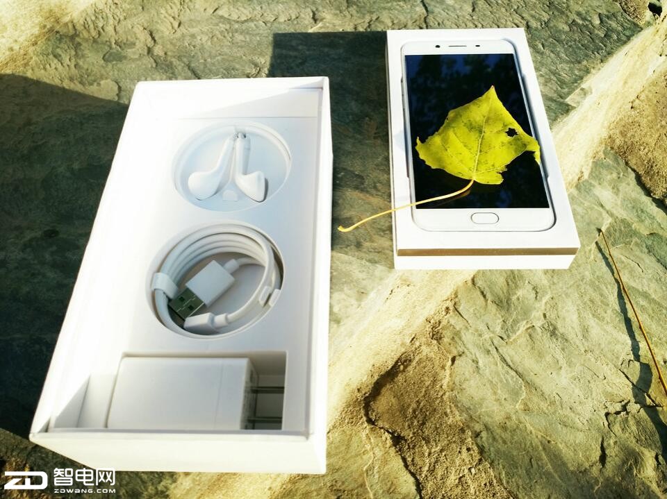 oppor9s柔光摄像头价格,oppor9s清新绿开箱视频