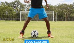 脚外侧发力训练动作足球讲解,足球10个简单控球训练动作