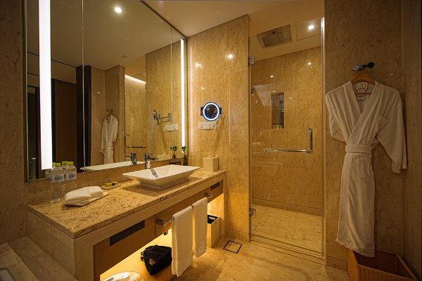 武汉依然繁华,武汉三个烟火气和浪漫的城市