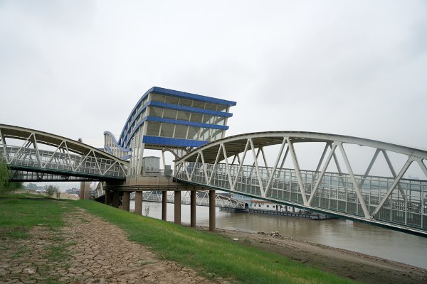 武汉依然繁华,武汉三个烟火气和浪漫的城市