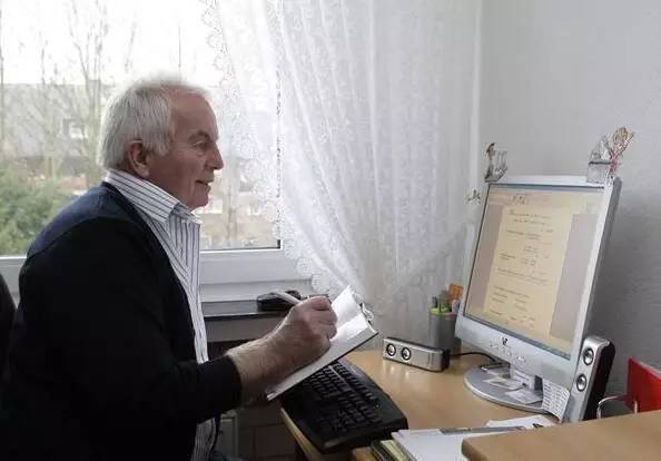 为啥老人又蠢又固执,怎么让老人不再迷信