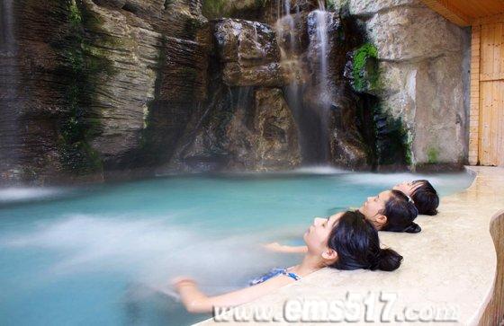 秋冬最暖最放松的就是泡温泉啦，推荐六个四川泡汤绝佳去处