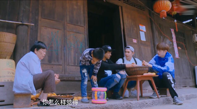 爸爸4里腼腆小男孩终于有台词了，还挺活泼的，原来名字叫欣宇！