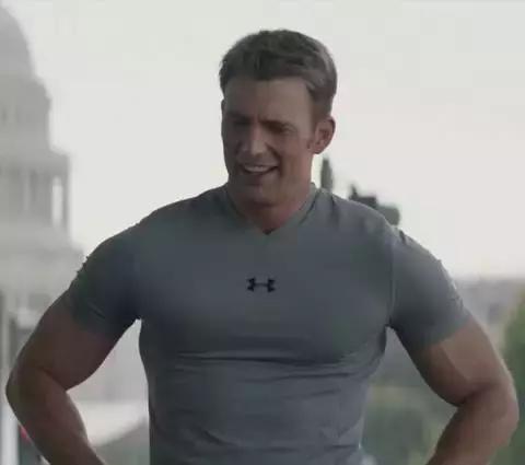 它靠一款紧身衣猛追Nike，成为北美第二大运动品牌