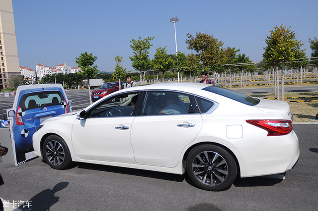 天籁主打就是静谧舒适,新款天籁的安全性