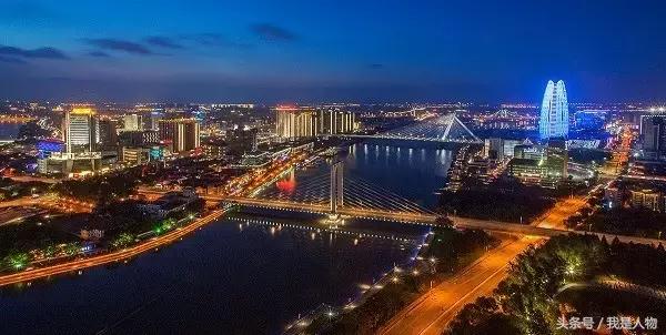 自创精彩短篇科幻小说400字,科幻小说折叠城市