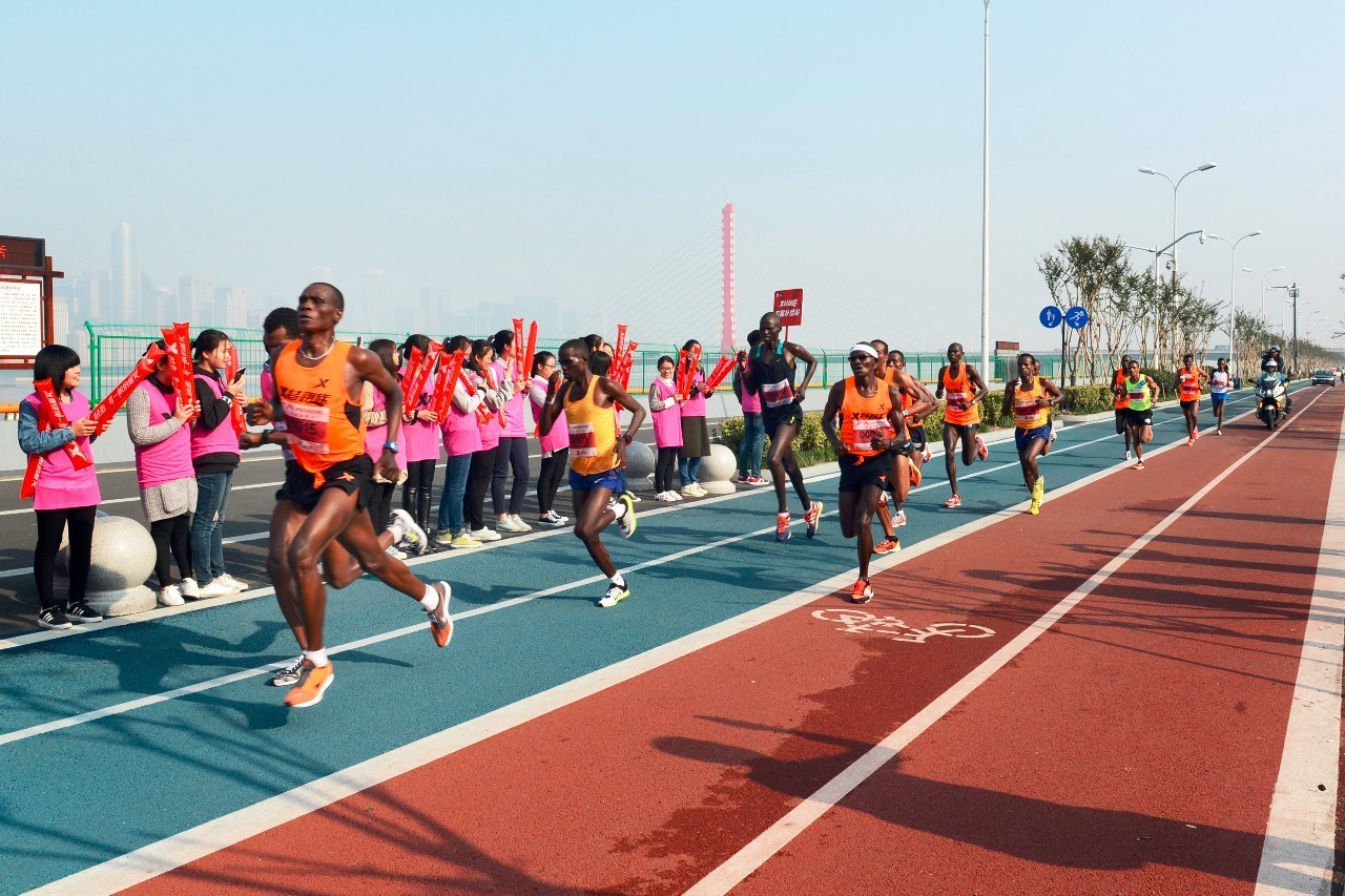 小微拼尽洪荒之力,全程记录杭马!杭州人30年前这样开跑