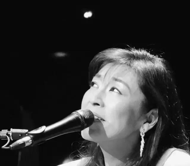 霓虹中的BossaNova这是我最后一次听小野丽莎