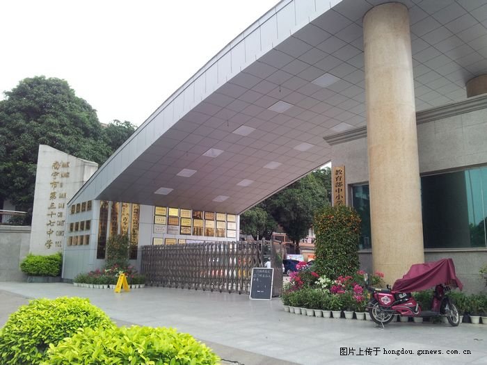 广西南宁校门,南宁校门