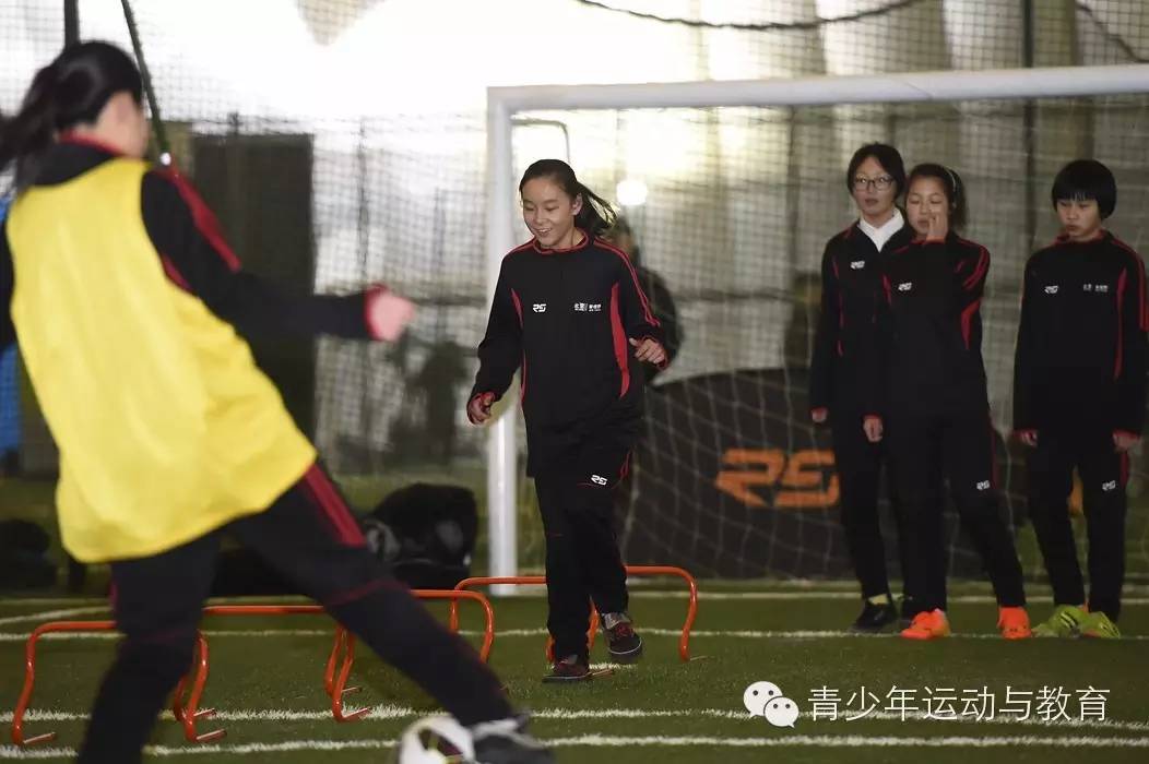 足球教练现场讲战术,裴恩才八一队