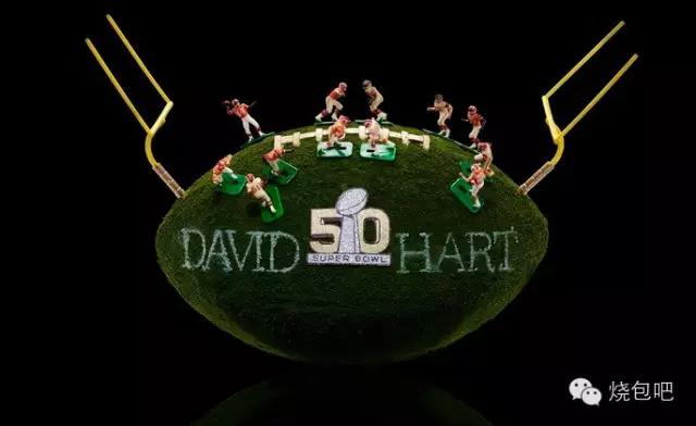唯物｜情人节倒计时，去看50个潮牌出的超级碗纪念球，独一无二