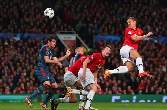 那个教我们做男人的硬汉，退役了