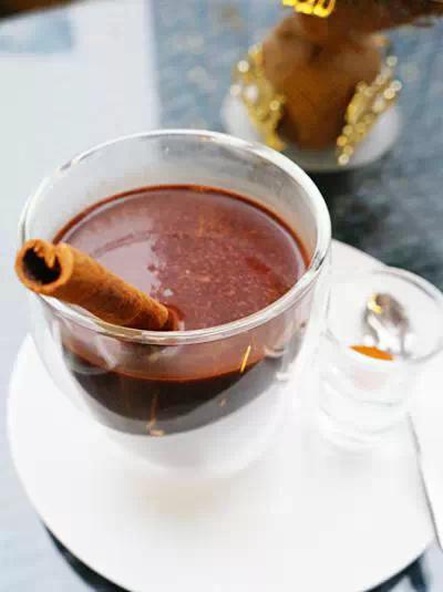 洒满阳光的下雪天，就要去喝这18杯热巧克力噢！