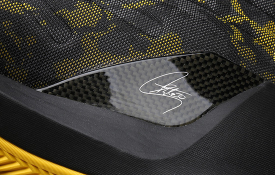 库里curry9北极光战靴,underarmour发布库里全明星战靴