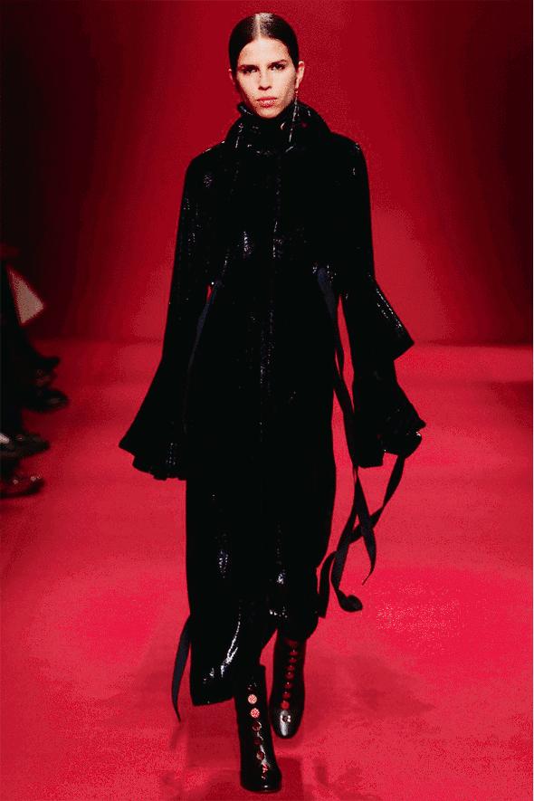 宋茜穿搭成为时尚风标,宋茜在天天向上跳舞视频