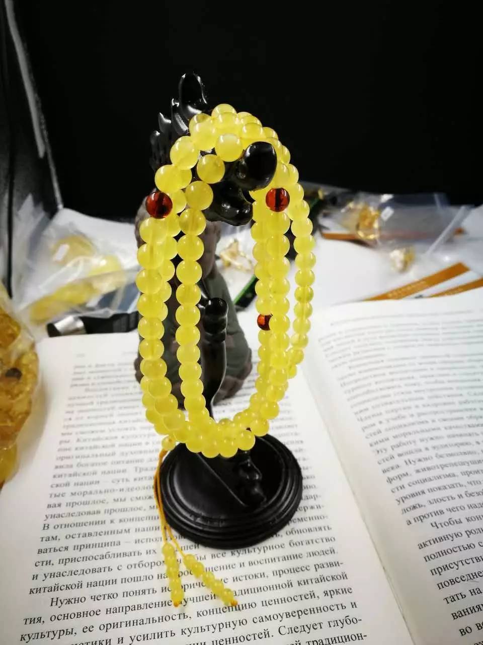 琥珀蜜蜡哪个储量大,琥珀蜜蜡是什么材质