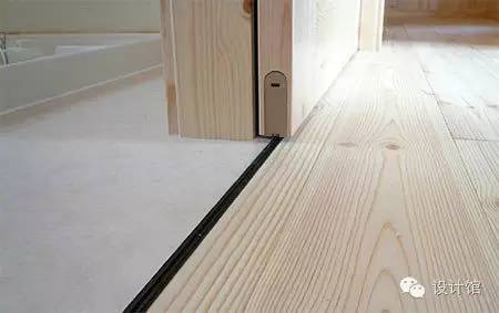 一边铺瓷砖一边铺地膜,一边贴砖一边填缝吗