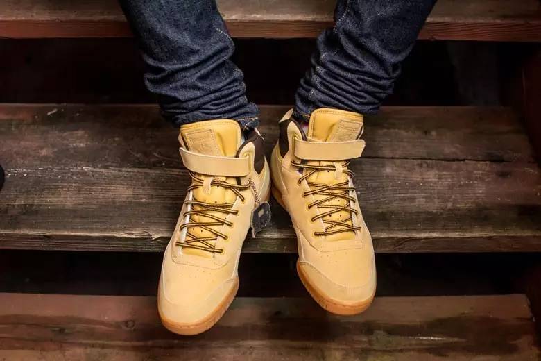 还在穿小白鞋吗,还在穿冬天的鞋子