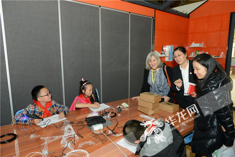 “洋校长”进课堂当“学生”大赞珊瑚实验小学课程“wonderful”