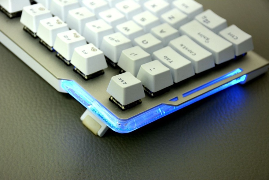 难得有个薄的机械键盘，颜值担当的达尔优EK815开箱