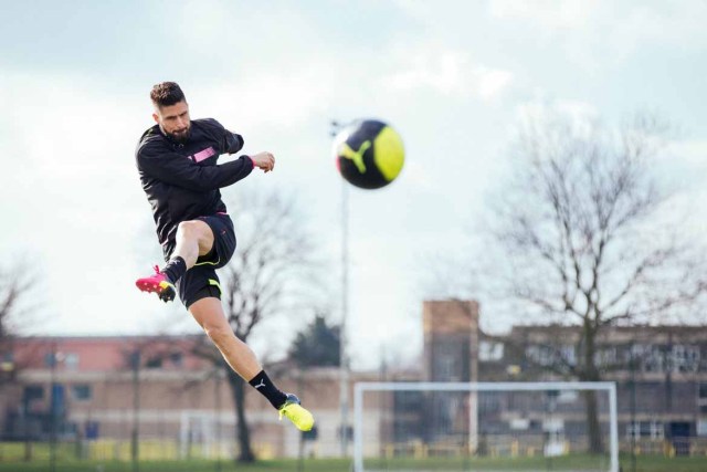 绿茵场足球,绿茵场里的足球