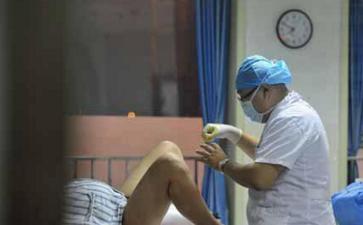 妇产科医生接生尴尬怎么办,临产时内检要伸一只手进去吗