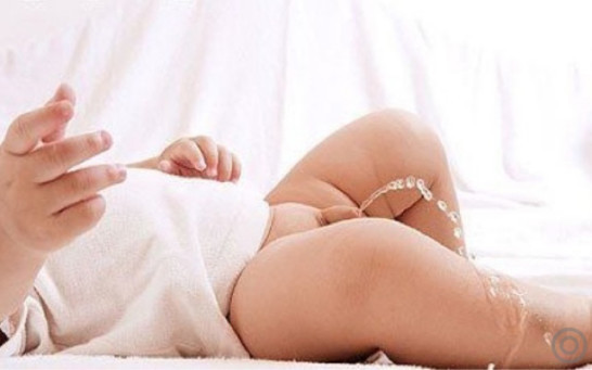 一岁多宝宝要把屎把尿吗,一岁以上的宝宝可以把屎把尿吗