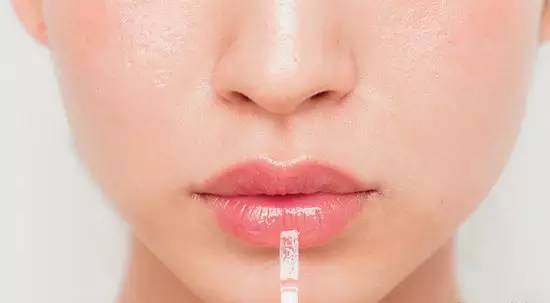 打造超自然的素颜妆容,简单裸妆步骤打造清雅妆容