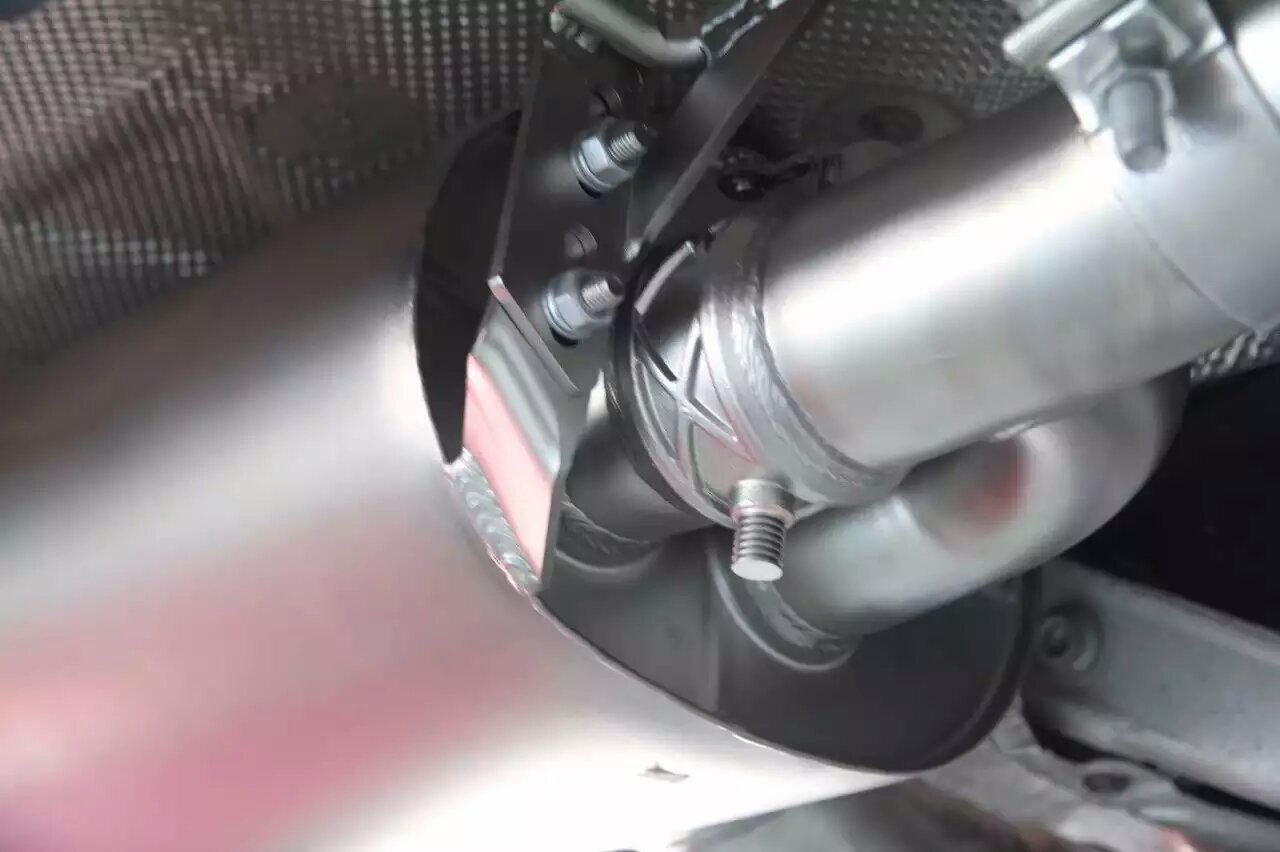 奔驰GLA45改装奥地利Sebring中尾段双边单出阀门排气