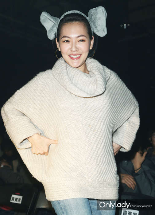 灏弒绌夸簡20骞寸殑琛ｆ湇,灏弒绌跨殑瑁ゅ瓙