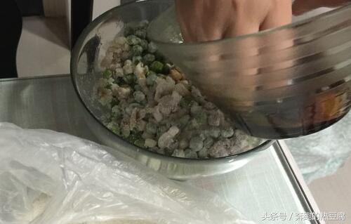 豌豆荚蒸饭的做法,贵州豌豆蒸饭做法大全窍门