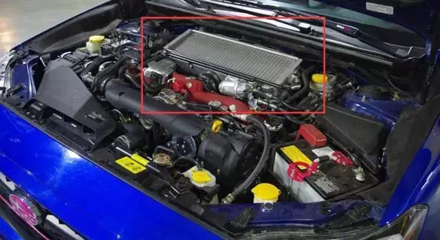 车引擎盖有凹洞,汽车引擎盖穿了个洞是换还是修